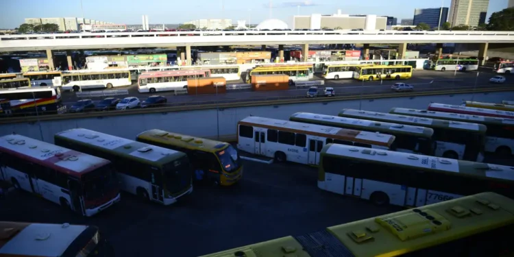 Nunes Marques cobra TREs por transporte público gratuito nas eleições
