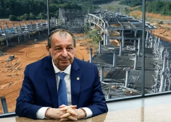 Omar é perguntado sobre obras da Cidade Universitária e reage questionando jornalista