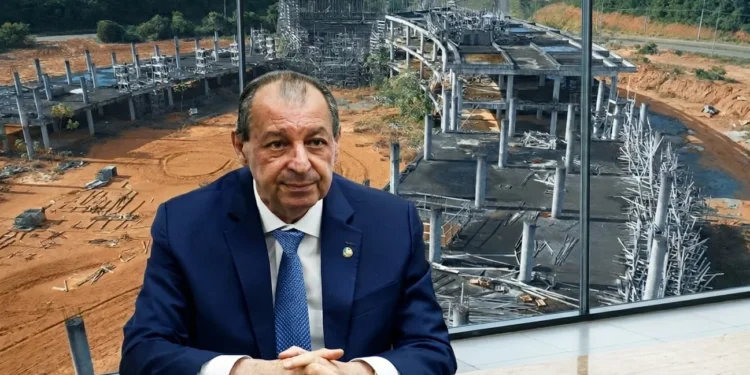 Omar é perguntado sobre obras da Cidade Universitária e reage questionando jornalista