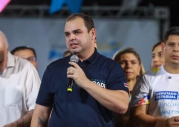 TRE-AM mantém multa contra Roberto Cidade por uso de obra pública em propaganda eleitoral