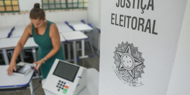 TSE informa que 900 urnas foram substituídas até o meio-dia