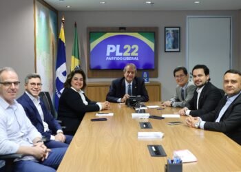 Professora Maria do Carmo e cúpula do PL Amazonas se reúnem com Valdemar Costa Neto em Brasília