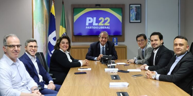 Professora Maria do Carmo e cúpula do PL Amazonas se reúnem com Valdemar Costa Neto em Brasília