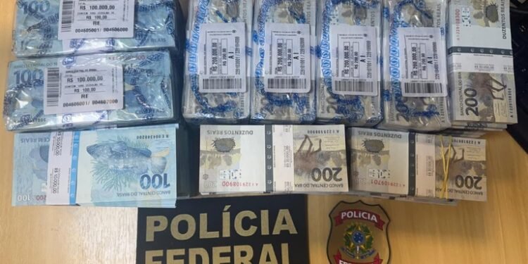 PF prende duas pessoas após saque de R$ 1,64 milhão em banco de Manaus