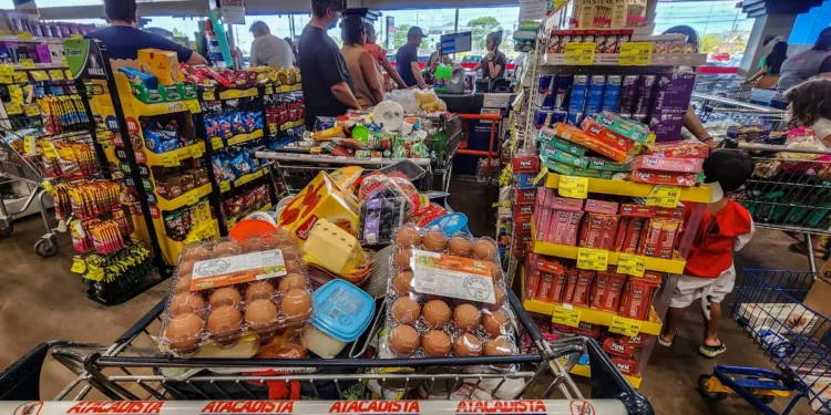 Consumo de alimentos cresce após proibição das bets no país, diz Abras