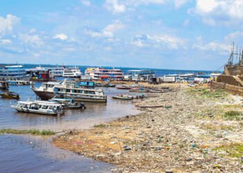 Rio Negro recua mais de 5 metros em um mês e chega a 18,59 metros em Manaus
