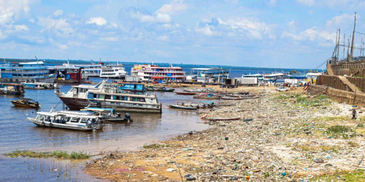 Rio Negro recua mais de 5 metros em um mês e chega a 18,59 metros em Manaus