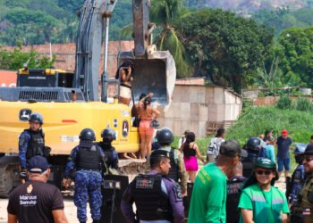 ‘Essa invasão é financiada por facção criminosa’, afirma secretário de Habitação sobre ocupação no Santa Etelvina