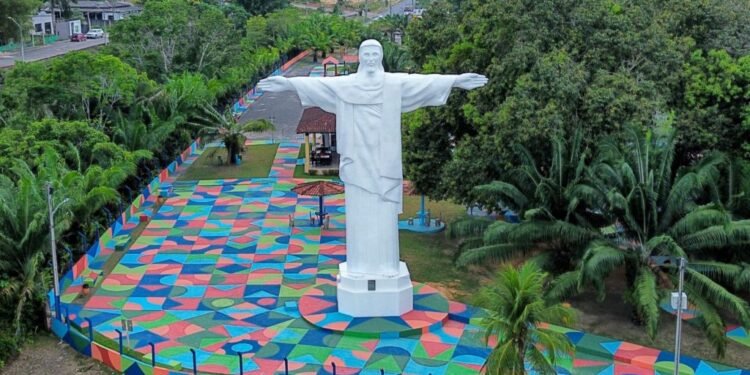 Empresa ligada a servidor da Prefeitura de Rio Preto da Eva vence licitação de R$ 6,5 milhões e obra é suspensa no município