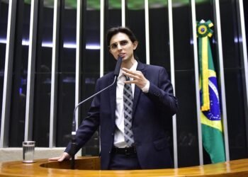 Deputado Amom Mandel pede intervenção federal e cobra Lula por ações contra queimadas no Amazonas