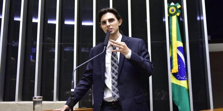 Deputado Amom Mandel pede intervenção federal e cobra Lula por ações contra queimadas no Amazonas