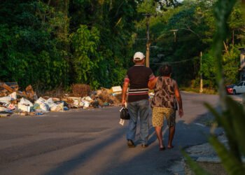 Fala Manaus moradores denunciam ruas transformadas em pontos de descarte de lixo