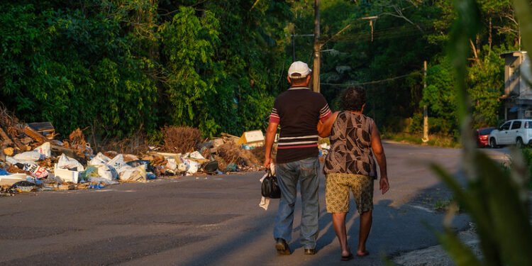 Fala Manaus moradores denunciam ruas transformadas em pontos de descarte de lixo