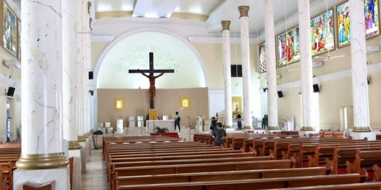 Fé que atravessa gerações reúne devotos de Nossa Senhora Aparecida em Manaus