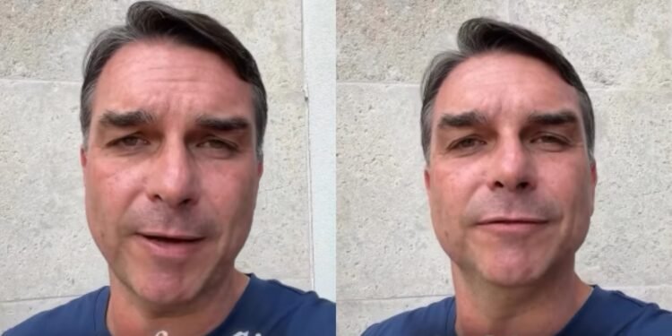 Flávio Bolsonaro diz que foi intimado pela PF a entregar passaportes por ordem de Moraes