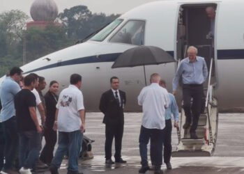 Após recorde de poluição, ministros chegam a Manaus para anunciar medidas de combate às queimadas