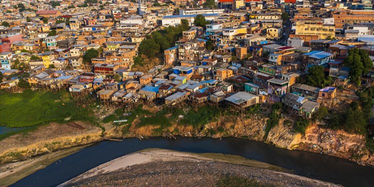 Seca no Amazonas afeta 109 mil famílias e deixa 42 municípios em emergência