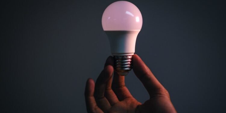 Seis bairros de Manaus terão interrupção de energia nesta terça-feira