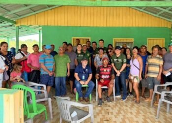 Moradores da Vila contemplados pelo projeto Gente da 319 - Foto: (Reprodução/DPE-AM)