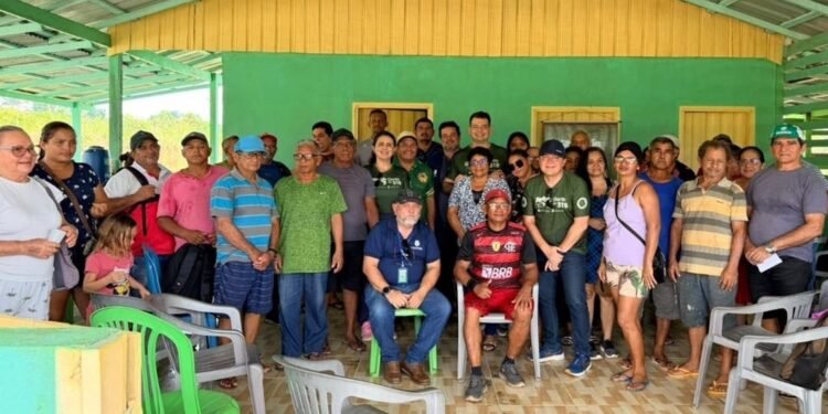 Moradores da Vila contemplados pelo projeto Gente da 319 - Foto: (Reprodução/DPE-AM)