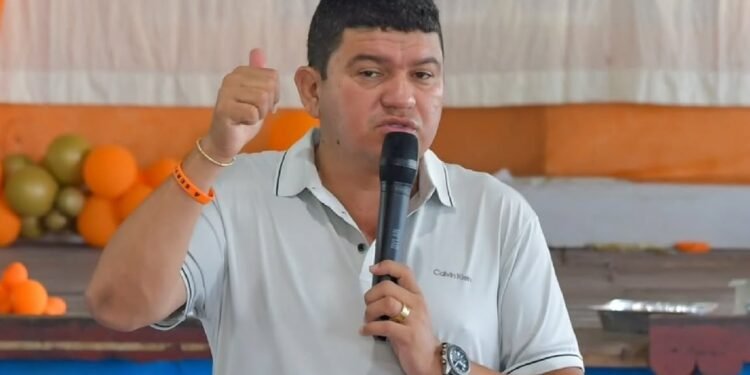 Ex-prefeito de Careiro é multado pela Justiça Eleitoral por pedir votos dentro de igreja