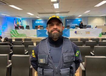PRF intercepta ônibus com 49 eleitores e investiga transporte irregular do Amazonas para Roraima