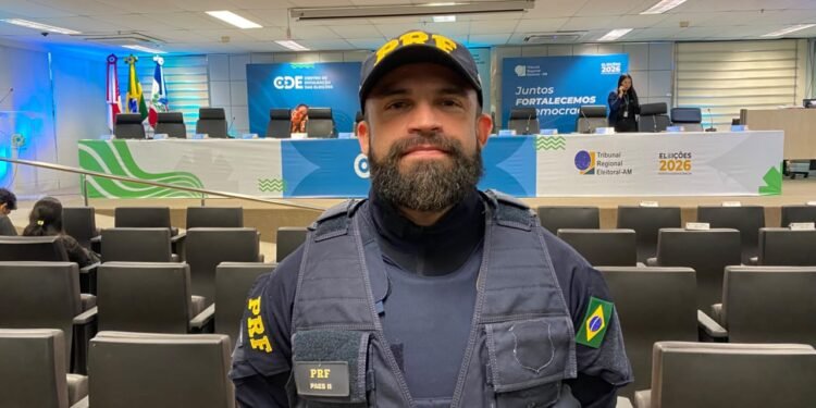 PRF intercepta ônibus com 49 eleitores e investiga transporte irregular do Amazonas para Roraima