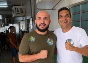 Cabo Daciolo vota e se diz confiante em chegar ao segundo turno no Amazonas