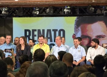 Após derrota de David Almeida, Renato Junior declara apoio a Omar Aziz no segundo turno