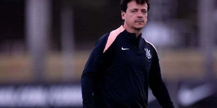 Corinthians anuncia demissão de Fernando Diniz após 11 jogos sem vencer