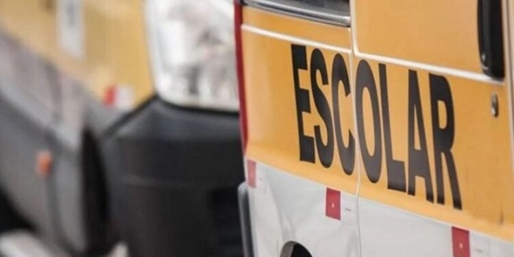 Defensoria cobra Seduc e 17 municípios após denúncias de superlotação no transporte escolar