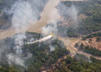 Combate ao fogo no Amazonas ganha reforço aéreo em Manaus, Itacoatiara e Parintins
