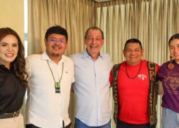 Após reunião para iniciar transição de governo, Omar recebe prefeitos do interior: ‘esperem muito trabalho da gente’