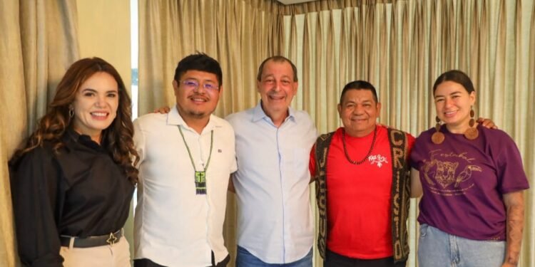 Após reunião para iniciar transição de governo, Omar recebe prefeitos do interior: ‘esperem muito trabalho da gente’