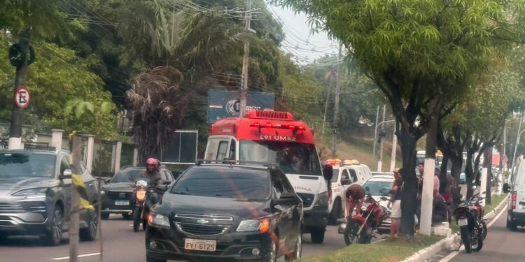 Grave acidente na Ponta Negra deixa motociclista ferido - (Foto: REprodução/Redes sociais)