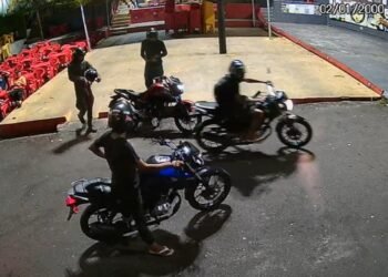 Câmeras flagram ação violenta de grupo armado durante assalto em Manaus - (Foto: Reprodução/Redes Sociais)