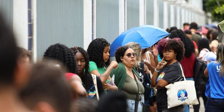 Enem: mulheres e pardos lideram inscrições; confira o painel do Inep