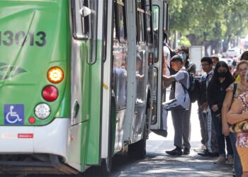 estudantes-onibus-manaus