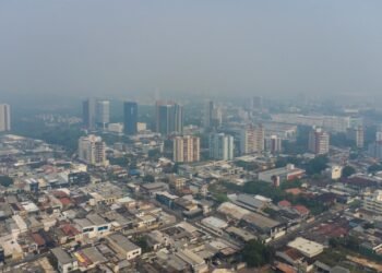 Manaus é encoberta por fumaça e registra níveis péssimos de qualidade do ar neste sábado, 17