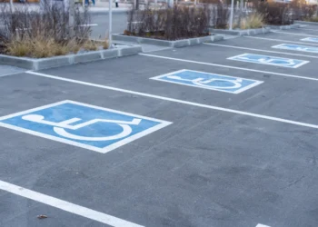 Estacionamentos privados terão de ampliar gratuidade para pessoas com deficiência no Amazonas