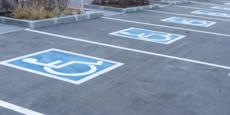 Estacionamentos privados terão de ampliar gratuidade para pessoas com deficiência no Amazonas