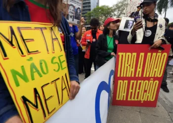 Justiça manda Meta excluir posts sobre demissão por voto político