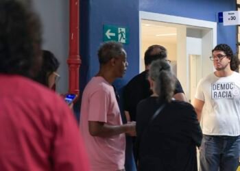 Eleitores têm até as 17h para escolher candidatos