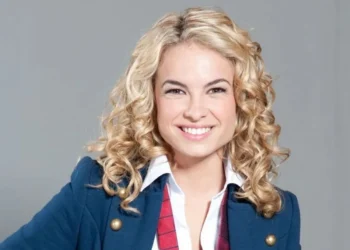 Lua interpretou Roberta Messi na versão brasileira da novela Rebelde, exibida em 2011 - (Foto: Divulgação/Internet)