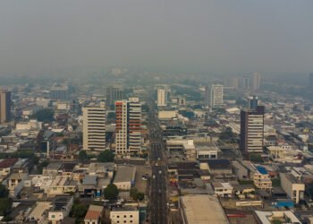 Após 11 dias de poluição intensa, qualidade do ar melhora e fica moderada em pontos de Manaus - (Foto: Luiz André Nascimento - Rios de Notícias)
