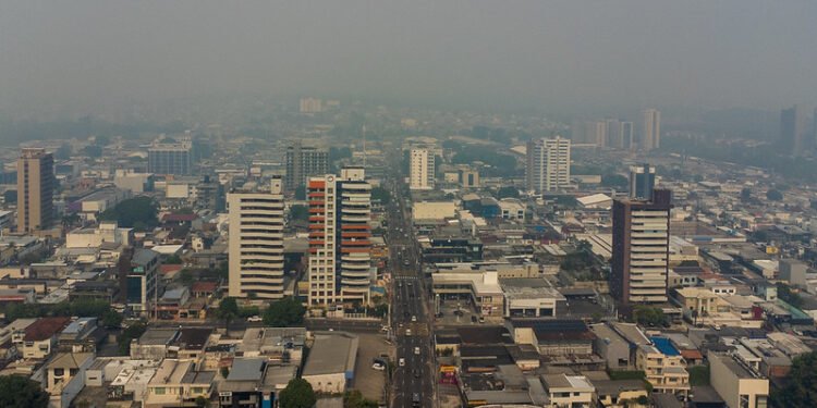 Após 11 dias de poluição intensa, qualidade do ar melhora e fica moderada em pontos de Manaus - (Foto: Luiz André Nascimento - Rios de Notícias)