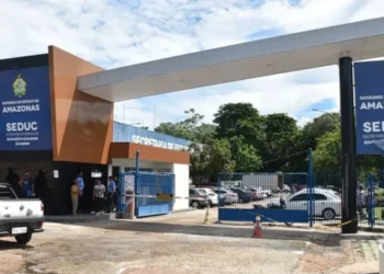 Trabalhadores da Seduc denunciam atrasos e falta de pagamento em benefícios; secretaria alega ‘erro no sistema’