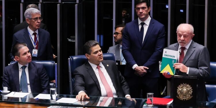Congresso promulga emenda do fim da 6×1; escala 5×2 começa em 60 dias