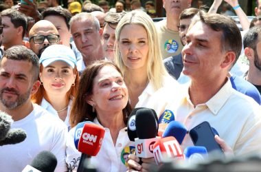 Flávio Bolsonaro diz que vai manter Bolsa Família e Farmácia Popular - (Foto;Rovena Rosa/Agência Brasil)