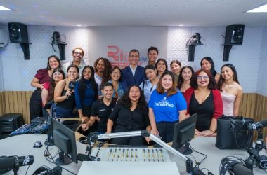 Estudantes de Jornalismo da Fametro conhecem rotina profissional durante visita à Rede Rios de Comunicação - (Foto: Luiz André Nascimento/Rios de Notícias)